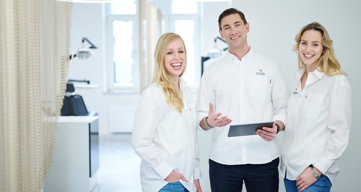 TIEFBLAU Kieferorthopädie — Dein Kieferorthopäde am Chlodwigplatz