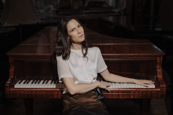 Olivia Trummer – Like Water