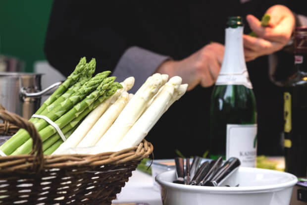 Spargel Wettkochen mit André Karpinski auf dem Chlodwigplatz