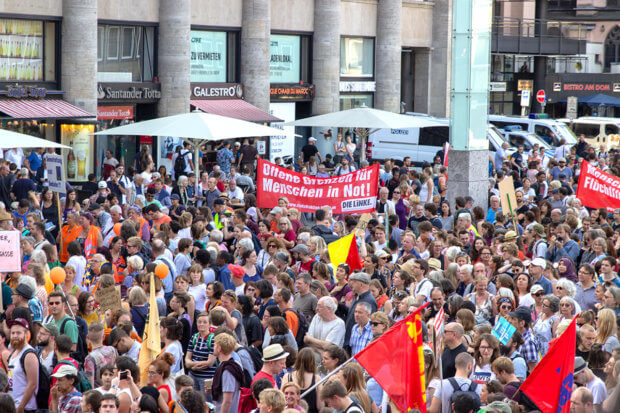 Großdemonstration gegen das Sterben im Mittelmehr - Köln Hauptbahnhof