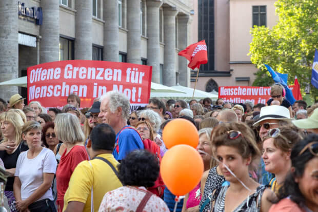 Großdemonstration gegen das Sterben im Mittelmehr - Köln Hauptbahnhof