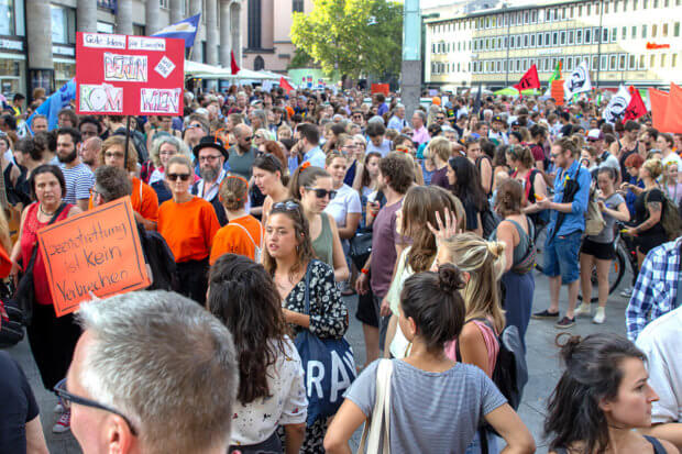 Großdemonstration gegen das Sterben im Mittelmehr - Köln Hauptbahnhof