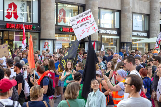 Großdemonstration gegen das Sterben im Mittelmehr - Köln Hauptbahnhof