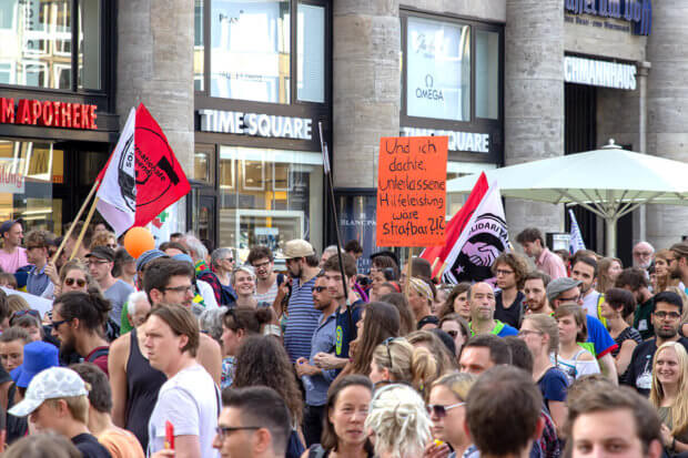 Großdemonstration gegen das Sterben im Mittelmehr - Köln Hauptbahnhof