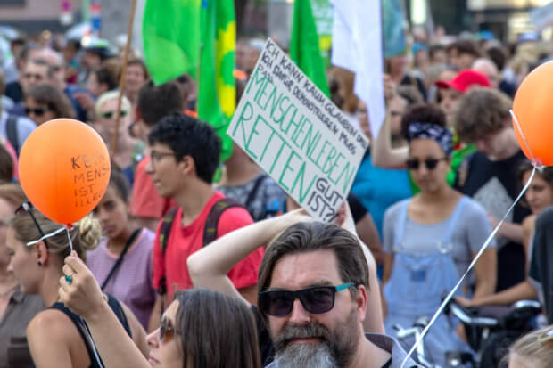 Großdemonstration gegen das Sterben im Mittelmehr - Köln Hauptbahnhof