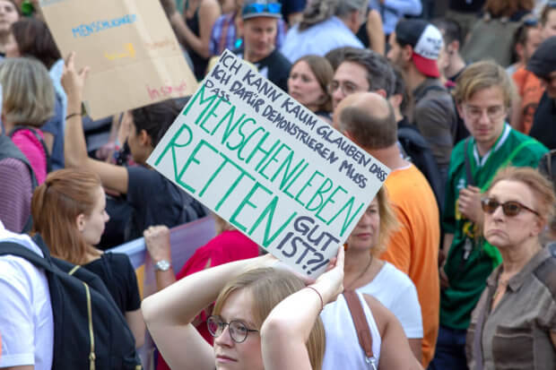 Großdemonstration gegen das Sterben im Mittelmehr - Köln Hauptbahnhof