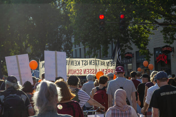 Großdemonstration gegen das Sterben im Mittelmehr - Köln Hauptbahnhof