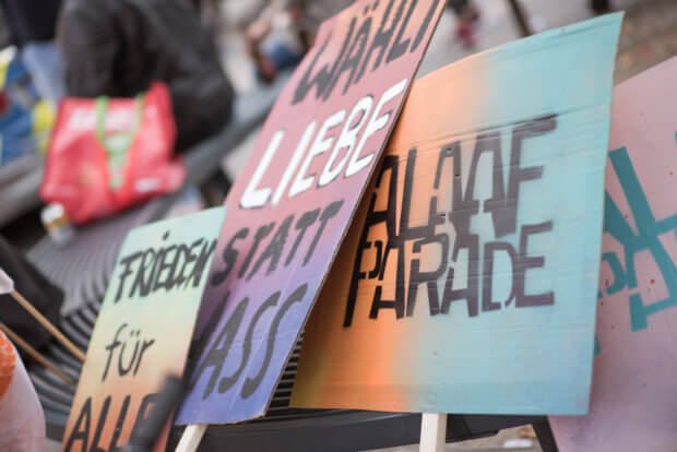 Demo-Banner von der Alaafparade 2017