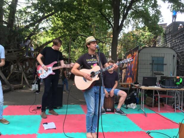 Basti Schank beim Geburtstagskonzert im Baui