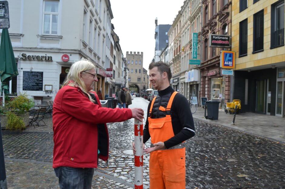 Veedelshausmeister, im Gespraech_mit_AWB_mitarbeiter