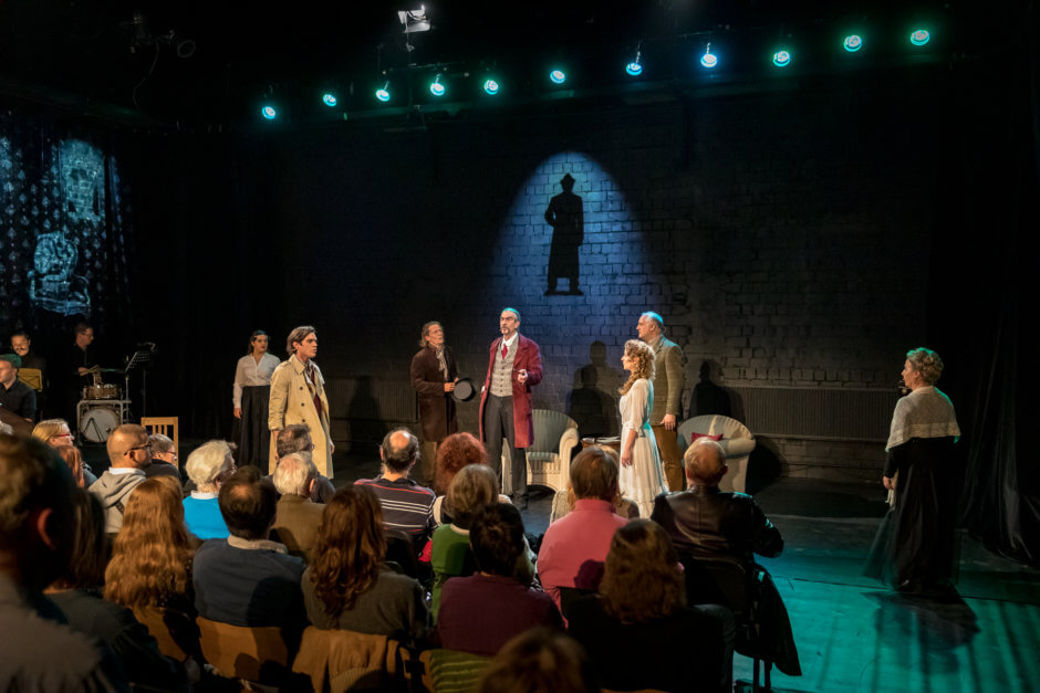 Richard Bargel auf der Urania Bühne in "Sherlock - das Musical"