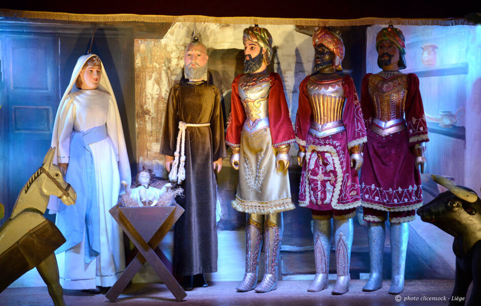 Szene aus Li Naissande - Christgeburt, vom Stabfigurentheater Tchantchès aus Lüttich
