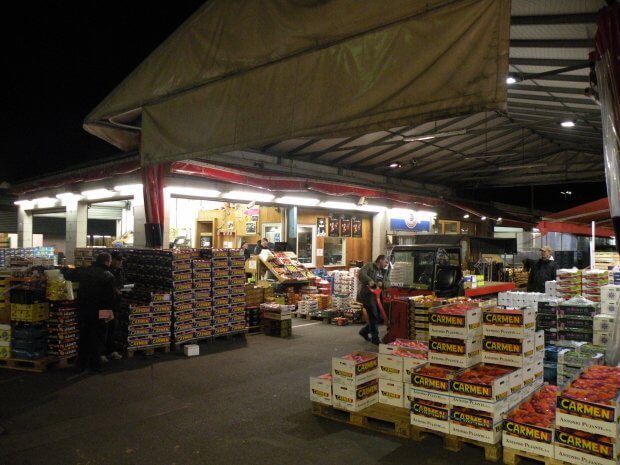 Großmarkthalle Großmarkthalle, innen, Gemüsehändler