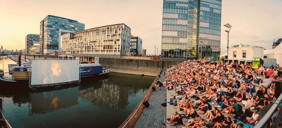 Open Air Kino im Rheinauhafen
