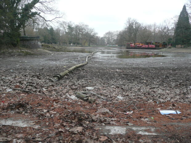 9_Ohne Wasser ist der Weiher eine Schlammwüste