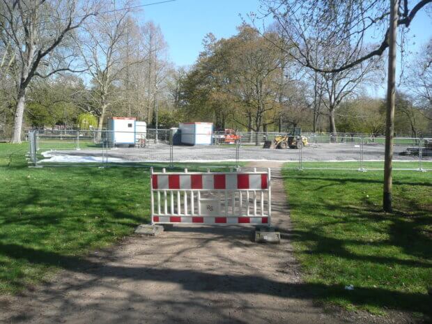 1_Fußweg endet vor der Lager- und Abstellfläche