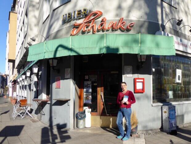 Bettina vor der Ubierschänke 1_Foto privat