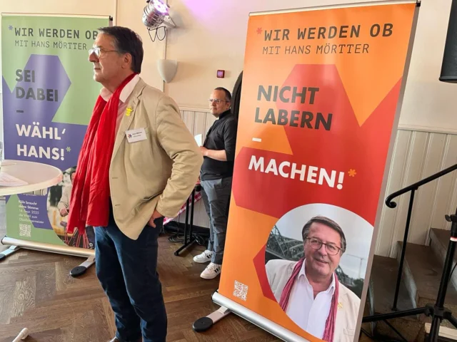Hier kommt Hans!
Nicht Labern – Machen, ist die Devise. Gut gebrüllt, Löwe, möchte man sagen. Soeben hat Hans Mörtter es ganz offiziell gemacht, dass er kandidiert, um das Amt des OB bei der Kommunalwahl im September. Und dass er sich seit einem Jahr drauf vorbereitet und ein starkes, vielseitig kompetentes und maximal motiviertes Team um sich herum hat entstehen lassen. Den ganzen Beitrag könnt Ihr auf www.meinesuedstadt.de lesen. 
Text & Bild: Judith Levold
